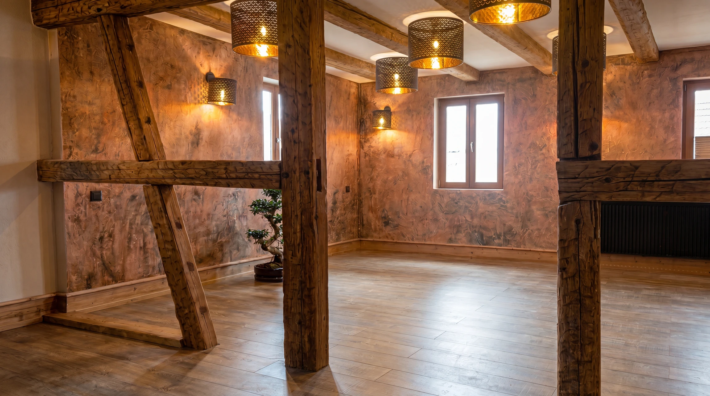 Deux professionnels collaborent sur un projet d'aménagement intérieur, consultant plans architecturaux et nuanciers de couleurs autour d'une table en bois